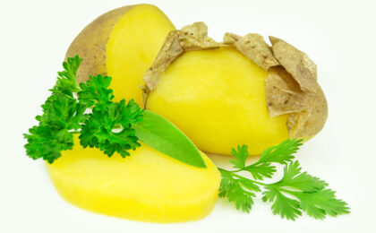 Potatoes boiled in their jacket and herbs